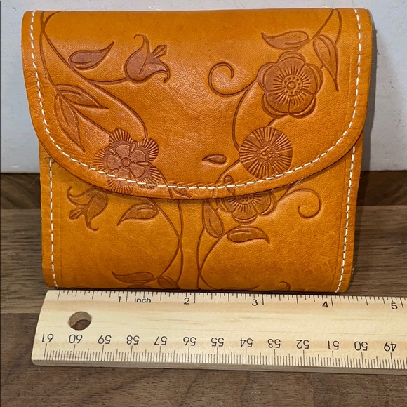 Vintage Tooled Leather Wallet Floral Embossed Bifold Western Boho Accessory - Picture 16 of 16
